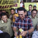 Anies Minta KPK Pelototi Ahok-Djarot Yang Masif Bagi-Bagi Sembako