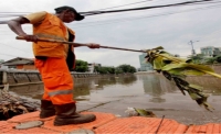 Bersihkan Sampah Sungai