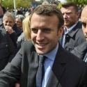 Berkunjung Ke Pabrik, Emmanuel Macron Dicemooh