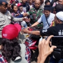 Massa Pro Ahok Duga Polisi Sengaja Buka Pagar Pembatas Agar Terjadi Benturan