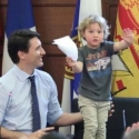 Justin Trudeau Ajak Putranya Bermain Di Kantor Perdana Menteri