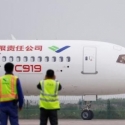 Pesawat Penumpang Buatan China Terbang Perdana