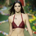Kendall Jenner, Bokong Diraba Pacar Baru