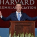 12 Tahun Lalu <i>Drop Out</i>, Kini Mark Zukerberg Kembali Ke Harvard Terima Gelar Kehormatan