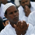 Otoritas Sri Lanka Buru Pemimpin Budha Penyulut Kekerasan Anti-Muslim