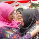 Mensos Buka Puasa Bareng Pengungsi Telukjambe
