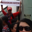 Pendukung Ahok Lempar Gelas Dan Goyang Pagar Rutan Cipinang