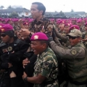<i>Jokowi Menanti Momentum</i>