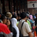 Pemudik Masih Padati Stasiun Pasar Senen