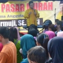 Anggota DPR Gelar Pasar Murah Di Tulungagung