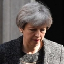 Protes Merebak, Theresa May Kian Tersudut Pasca Tragedi Grenfell Tower