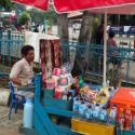 Libur Lebaran, Jualan Pedagang Asongan Laku Keras