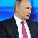Putin: Apa Bedanya James Comey Dan Edward Snowden?