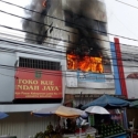 Ruko Terbakar Di Pasar Kebayoran Lama, 8 Unit Damkar Diturunkan