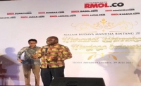 Democracy Award Untuk Pigai
