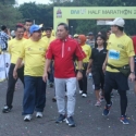 Zulkifli Dan Anis Ambil Bagian Di Half Marathon UI