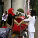 Upacara Pegawai Kemensos Pakai Baju Adat