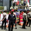 Pengadilan Negeri Jakarta Pusat Dikepung Massa