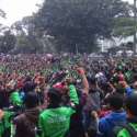 Ribuan Tukang Ojek Kepung Gedung Sate Bandung