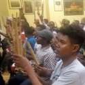 Diundang Jaya Suprana, Pelajar Papua Sukses Main Angklung Dan Buat Gelak Tawa