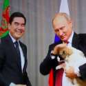 Hadiah Anak Anjing Untuk Presiden Putin