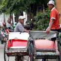 Becak: Emang Salah Gue Ape?