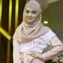 Vebby Palwinta, Foto Berhijab, Moga Istiqomah