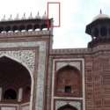 Badai Rusak Dua Menara Taj Mahal India