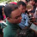 Anies Kembali Gendong Bayi M. Anies Sandi Di Kampung Akuarium