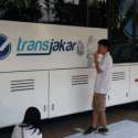 Anak Berkebutuhan Khusus Melukis Di Badan Bus Transjakarta