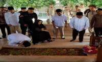 Prabowo Bersujud Di Makam Bung Karno