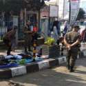 Satpol PP Tertibkan PKL Di Zona Merah