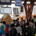 Di Stasiun Senen Jumlah Pemudik Berangkat Tak Sebanding Dengan Kedatangan