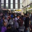 H-1 Lebaran, Stasiun Senen Masih Dipadati Pemudik