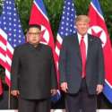 Berlatar Belakang Bendera AS Dan Korut, Trump-Kim Berdampingan