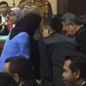 Pengunjung Sidang Tak Percaya Rita Widyasari Divonis Bersalah