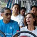Sandi Ajak Dubes Swedia Naik TransJakarta Sebelum Pensiun