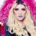 Era Istrefi, Sihir Dunia Dengan Kostum Dan Suara
