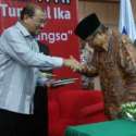 Nono Sampono Pimpin Kejutan Ultah Kiai Aqil Siroj Di UNJ