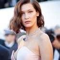 Bella Hadid, Ibu Restui The Weeknd