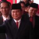 Jas Biru dan Berdasi Merah, Prabowo Tiba Di UBK