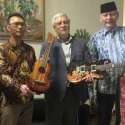 Gitar Batik Indonesia Perkaya Koleksi Museum Oriental Di Rusia