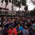 Ribuan Orang Antre Masuk GBK