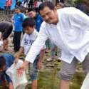Pemuda Ahmadiyah Tebar Benih Ikan Di Danau Toba