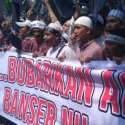 Peserta Aksi Bela Tauhid Bentangkan Spanduk 