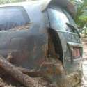 Mobil Rombongan Kadis Dan Jurnalis Terseret Banjir Bandang