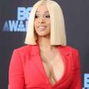 Cardi B, Serang Kelab Striptis