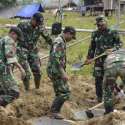 TNI Dirikan 1.300 MCK Darurat Di Pengungsian Palu