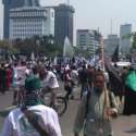Peserta Bela Tauhid Padati Jalan Medan Merdeka Barat