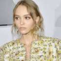 Lily-Rose Depp, Jalan Bareng Aktor Muda